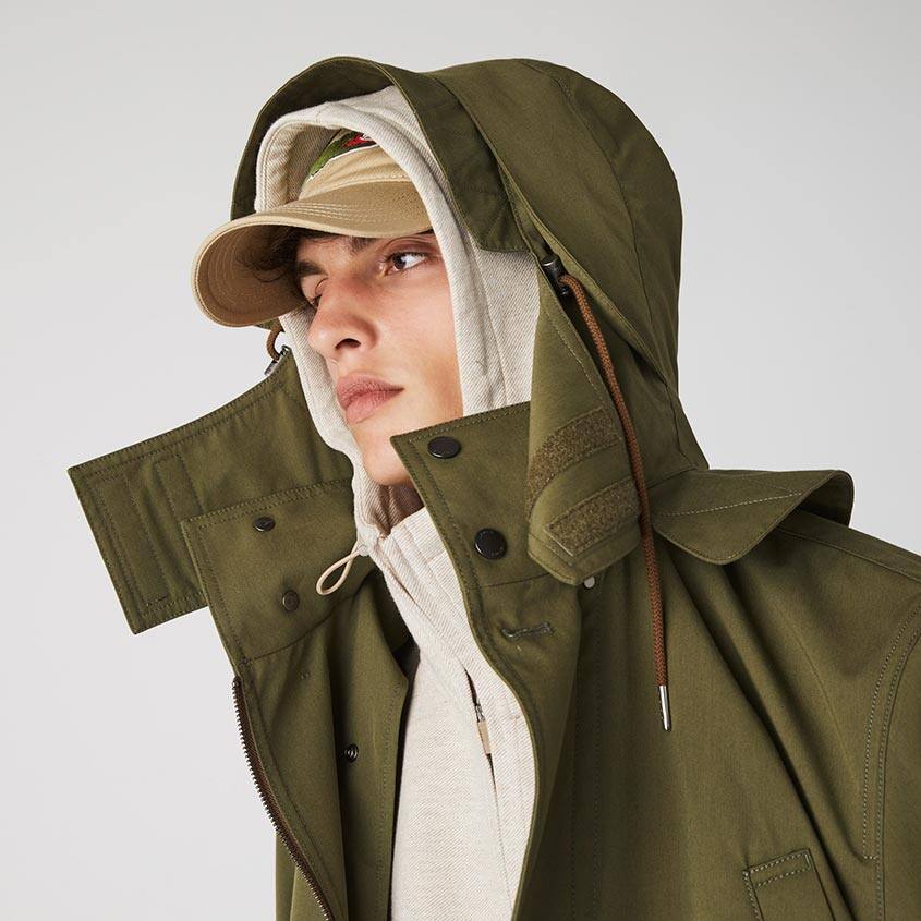 kaki parka con collo alto e cappuccio removibile